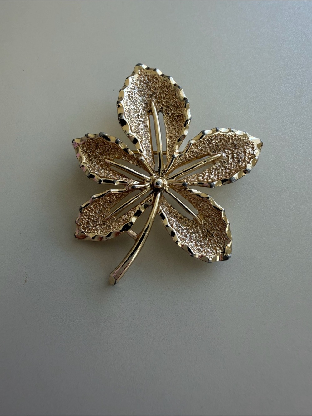 Vintage Sarah Coventry Gold Tone Ivy Leaf Brooch Elegant Women’s Accessory